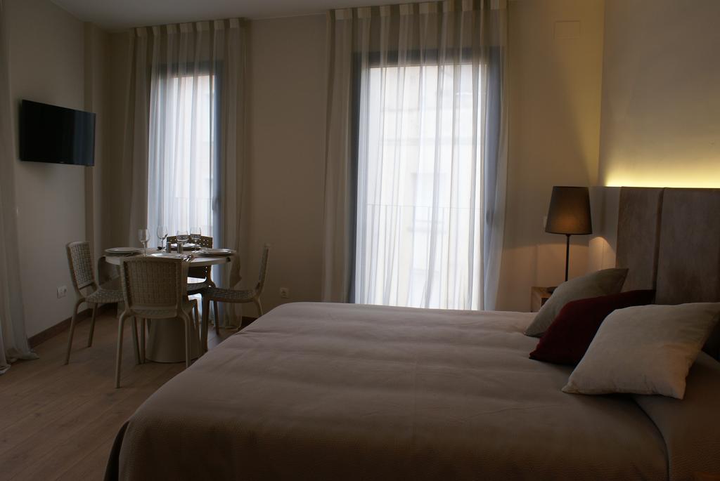 Aparthotel K Figueres  Room photo